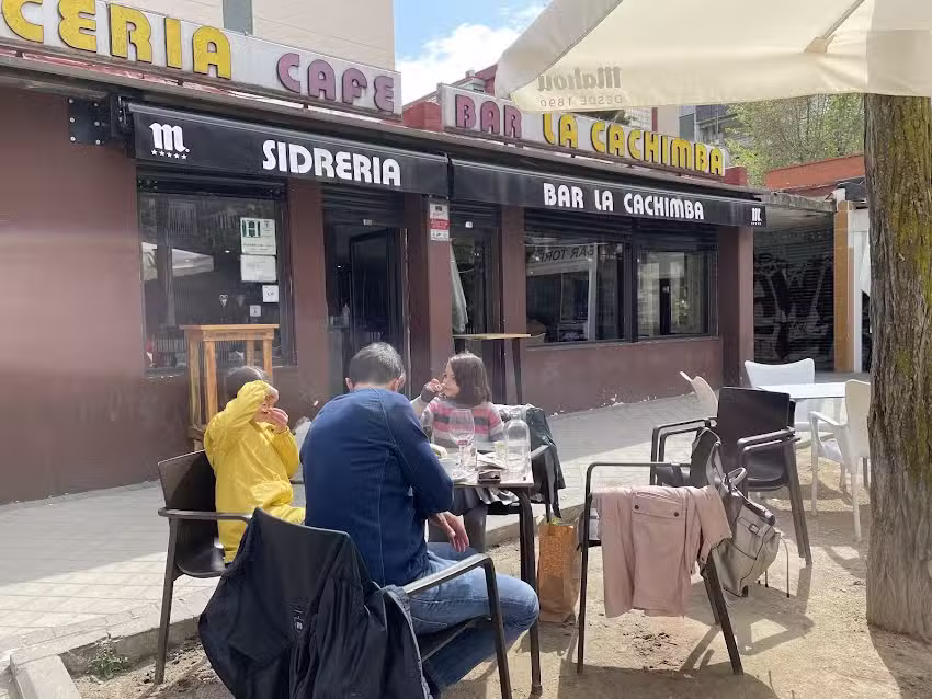 Sidrer&iacute;a bar La Cachimba