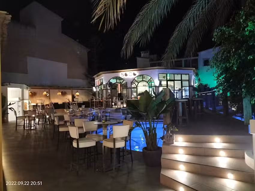 Soco Pool-Lounge & Bar