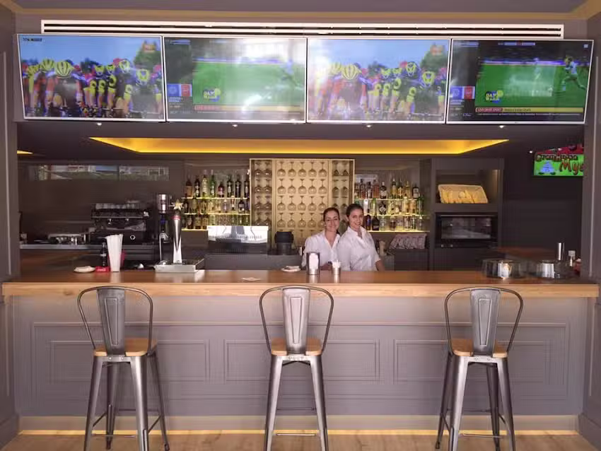 Sport bar Cafeter&iacute;a, Apuestas Deportivas, Local de Juego &ndash; Punt de Joc (Dragonera)