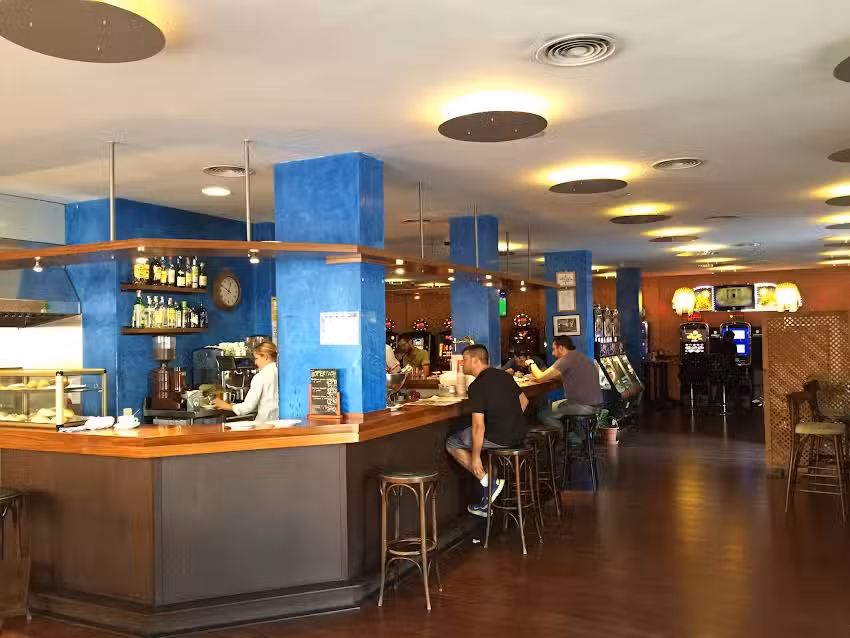 Sport bar Cafeter&iacute;a, Apuestas Deportivas, Local de Juego &ndash; Punt de Joc ( Son Ferriol)