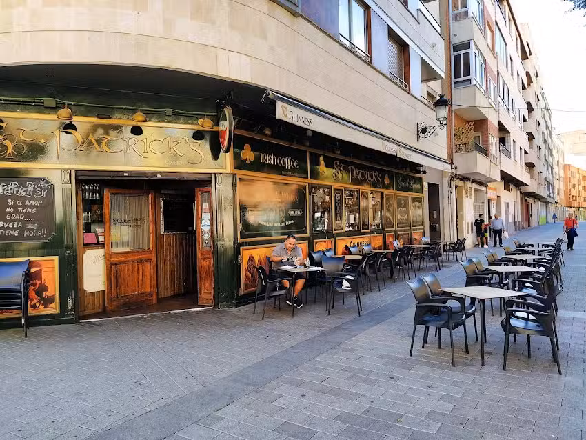 St. Patrick&rsquo;s Irish Tavern