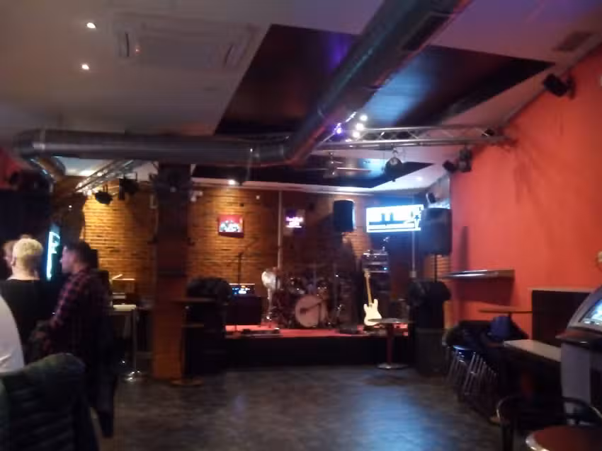 Star Bar de Copas & Actuaciones