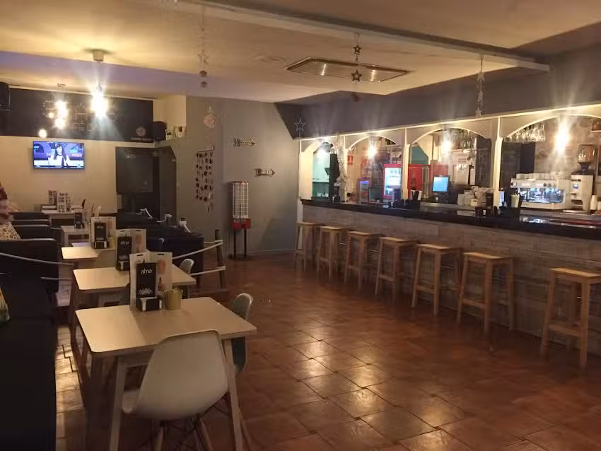 Stars Caf&eacute; Bar