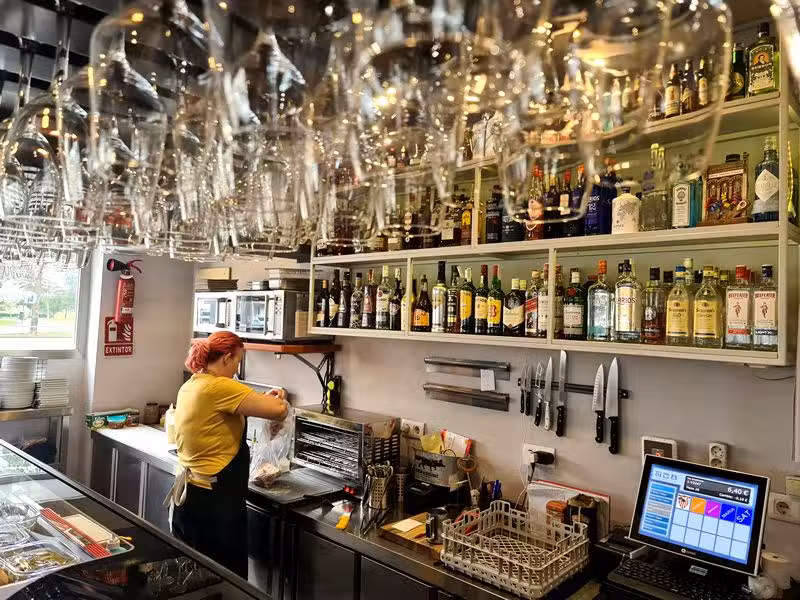 Straza Vinos Y Tapas