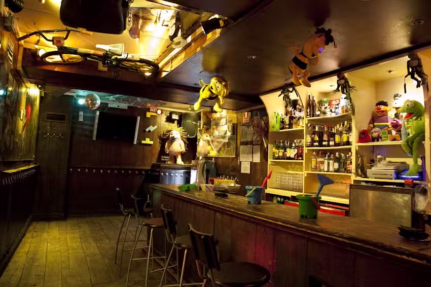 Su&eacute;ltate el pelo Bar de copas