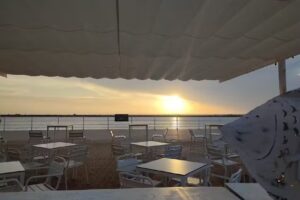 Sunset R&iacute;a Club