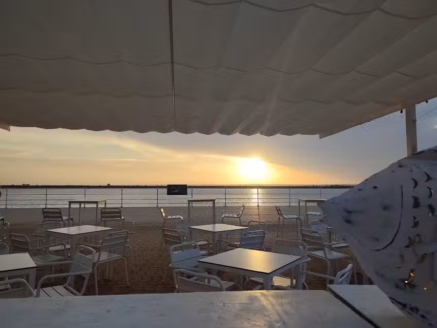 Sunset R&iacute;a Club