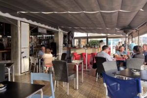 Szimple Caf&eacute; & Bar