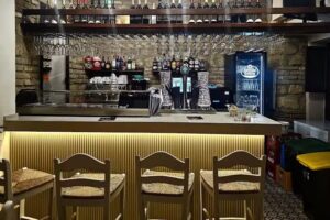 Taberna &Aacute;gora Puerta de Almod&oacute;var