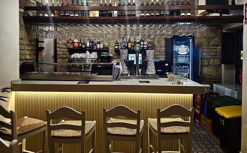 Taberna &Aacute;gora Puerta de Almod&oacute;var