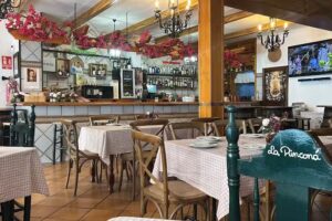 Taberna Casa Revuelta «LA RINCONÁ «.