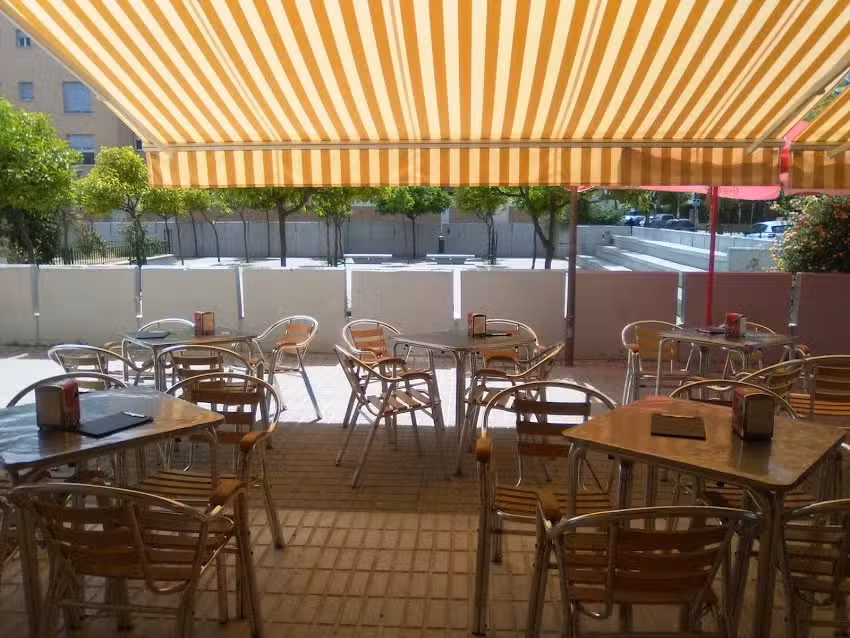 TABERNA LA OFICINA, SABES QUE ES TABERNEAR, ES EL ARTE DE DISFRUTAR DE UNA BUENA COPA DE VINO ANDALUZ