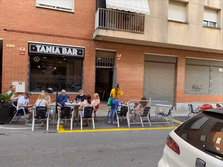 TANIA BAR