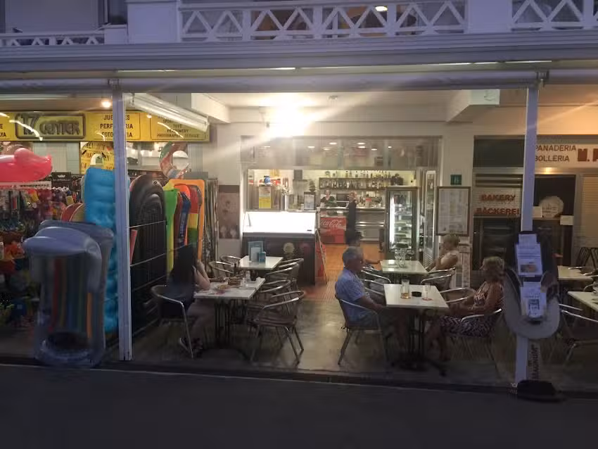 TAPAS PIZZA BURGERS SANTO TOMAS