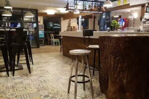 Taper&iacute;a Bar A De Cris