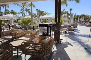 Terra Sana pool bar (Royal Level)