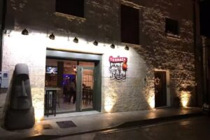 Terraza de Vino y Rosas