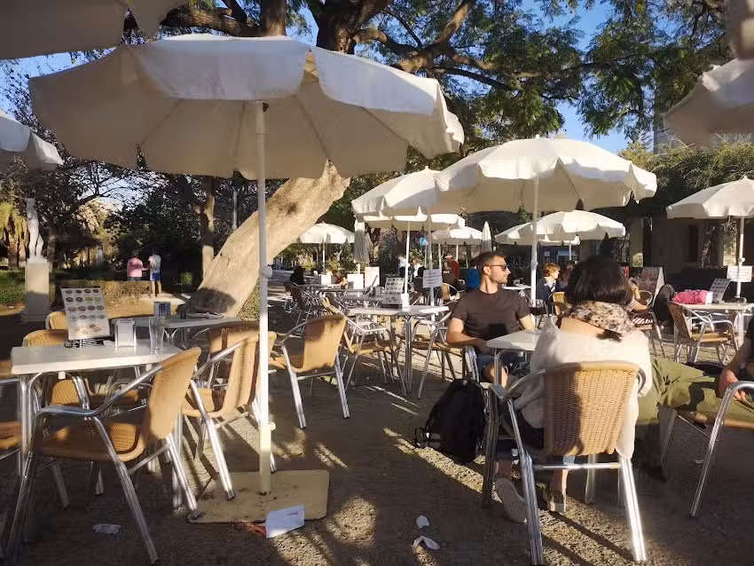 Terraza Kiosco Bar Alquer&iacute;a