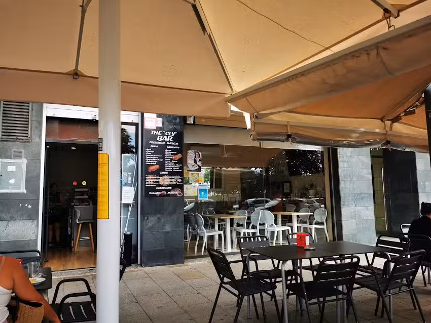 The &laquo;Cly&raquo; Bar