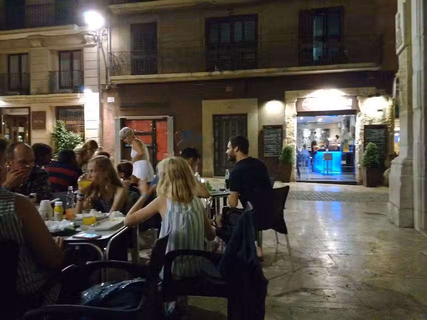 The Green Dog Caf&eacute;