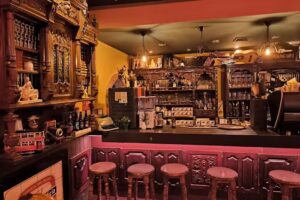 THE IRISH ELF, (Cervecer&iacute;a Irlandesa con cocina mediterr&aacute;nea)