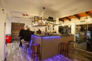 THE MOMOS BAR-RESTAURANTE