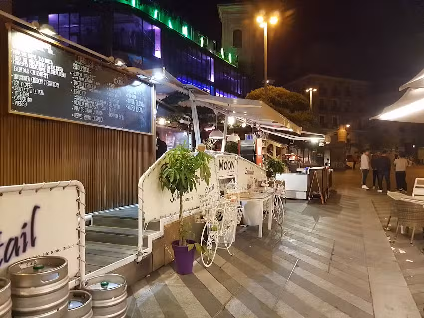 The Moon Terraza Cocktail Bar