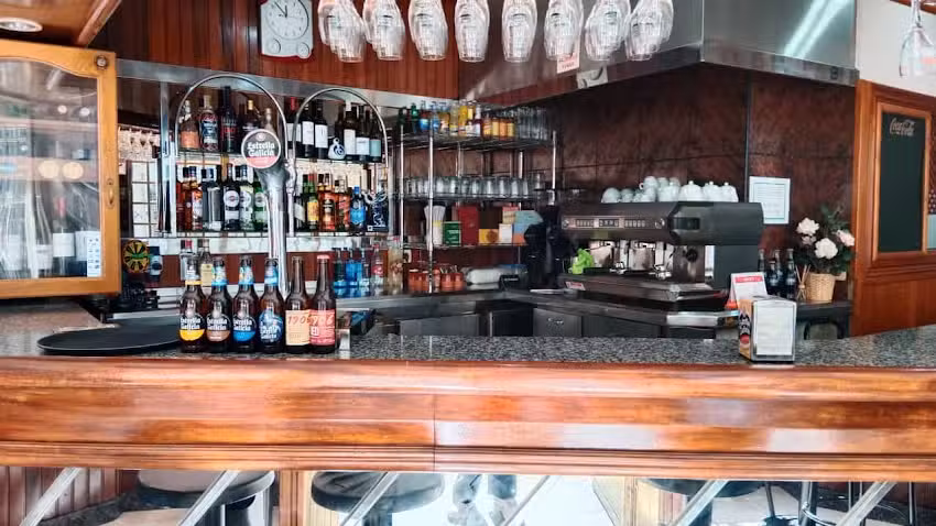 The Olivas Caf&eacute; Bar