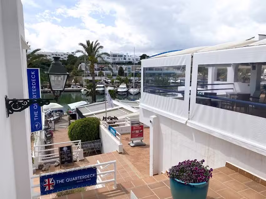 The Quarterdeck Caf&eacute; Bar