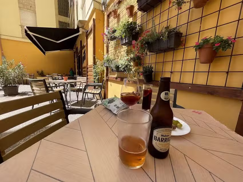 The River Bar Caf&eacute;