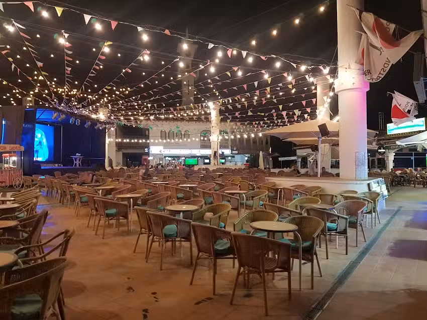 The Square Santa Pon&ccedil;a