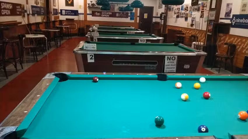 Tiempos Modernos Pool-Bar