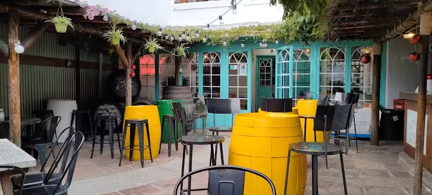 Tit&iacute; Despacho de Vinos (Nos mudamos a Tit&iacute; Casa de Botes)