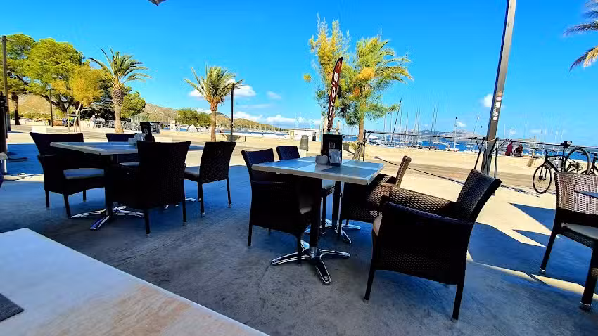 Tolos Bar & Restaurant