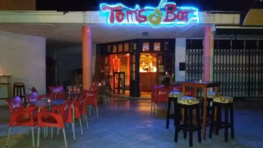 Tom&acute;s Bar