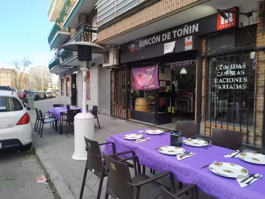 To&ntilde;in El Torero Local