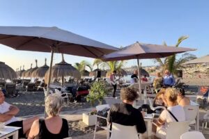 Tr&oacute;pico Beach Bar