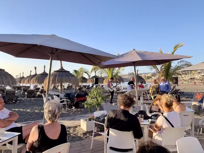 Tr&oacute;pico Beach Bar