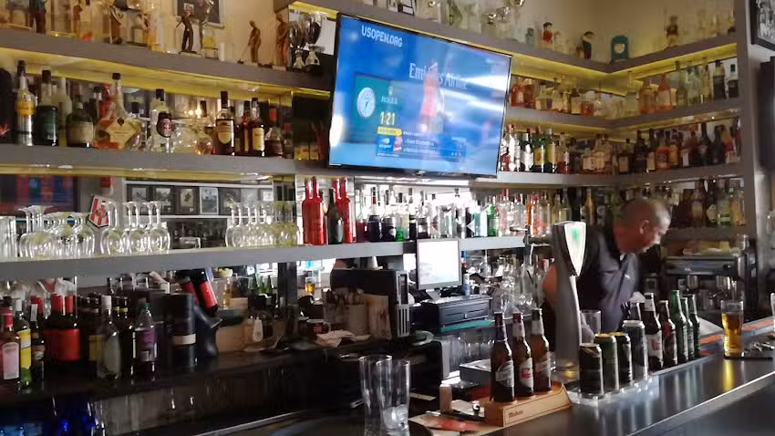 Uno Sports Bar