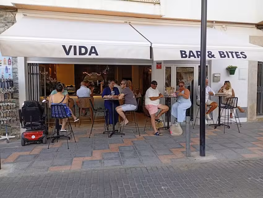 VIDA Bar & Bites