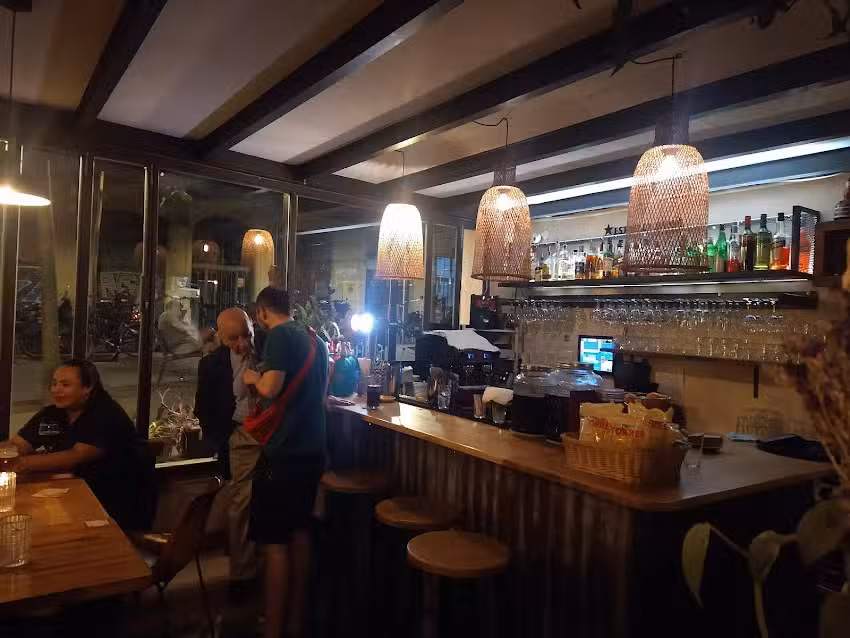 Vila&rsquo;s Bar