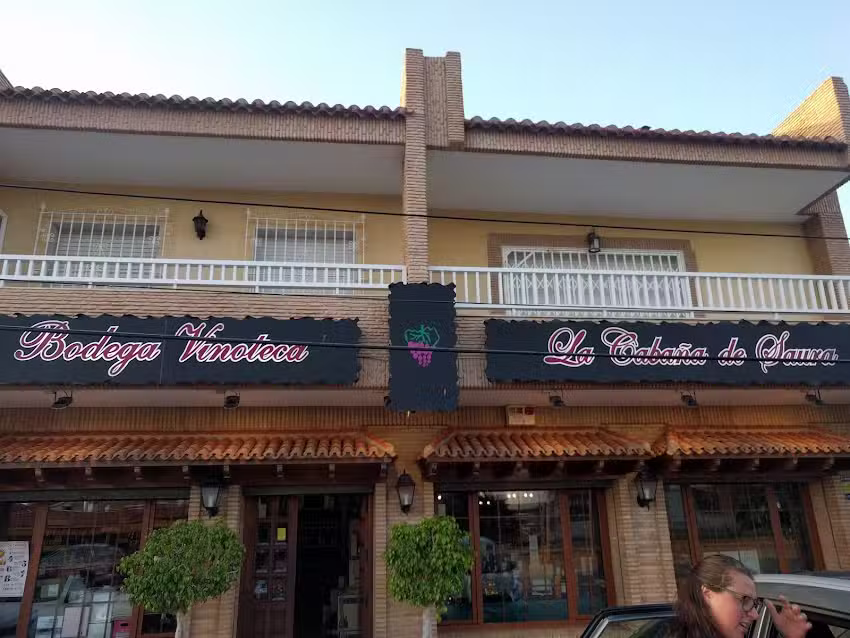 Vinoteca Bodega La Caba&ntilde;a de Saura
