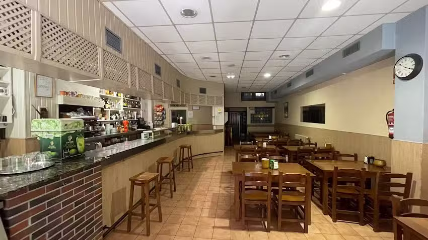 Vinoteca El Madre&ntilde;eru
