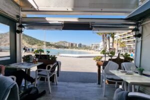 Waterfront bar and restaurant