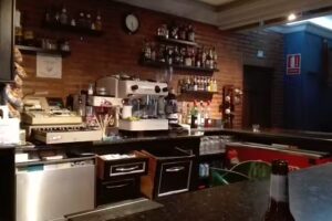 Yoke Caf&eacute; Pub