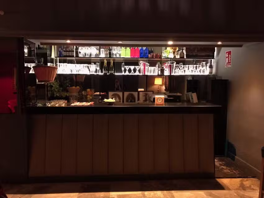 YOU IS BACK LOUNGE BAR