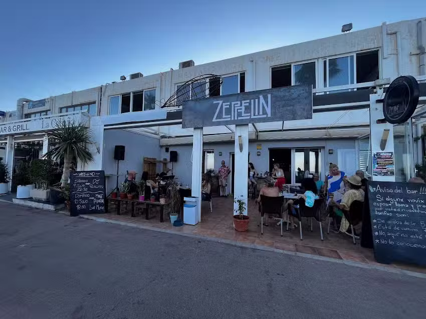 Zeppelin Cocktail & Music Bar