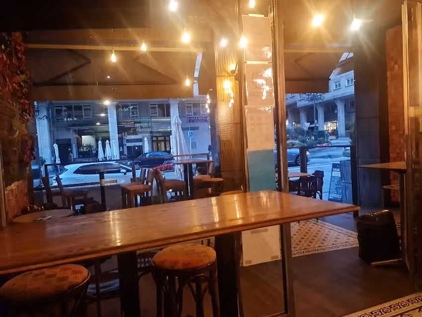 Zoom Zoom Caf&eacute;